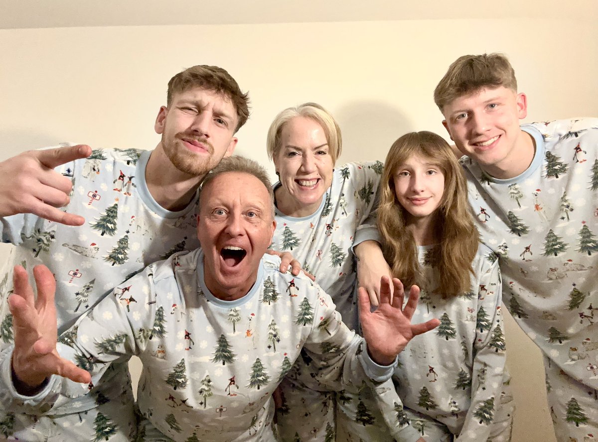 markashbishop's tweet photo. Another year, another family festive photo. Have a lovely Christmas everyone https://t.co/Ny9XrvoLhB