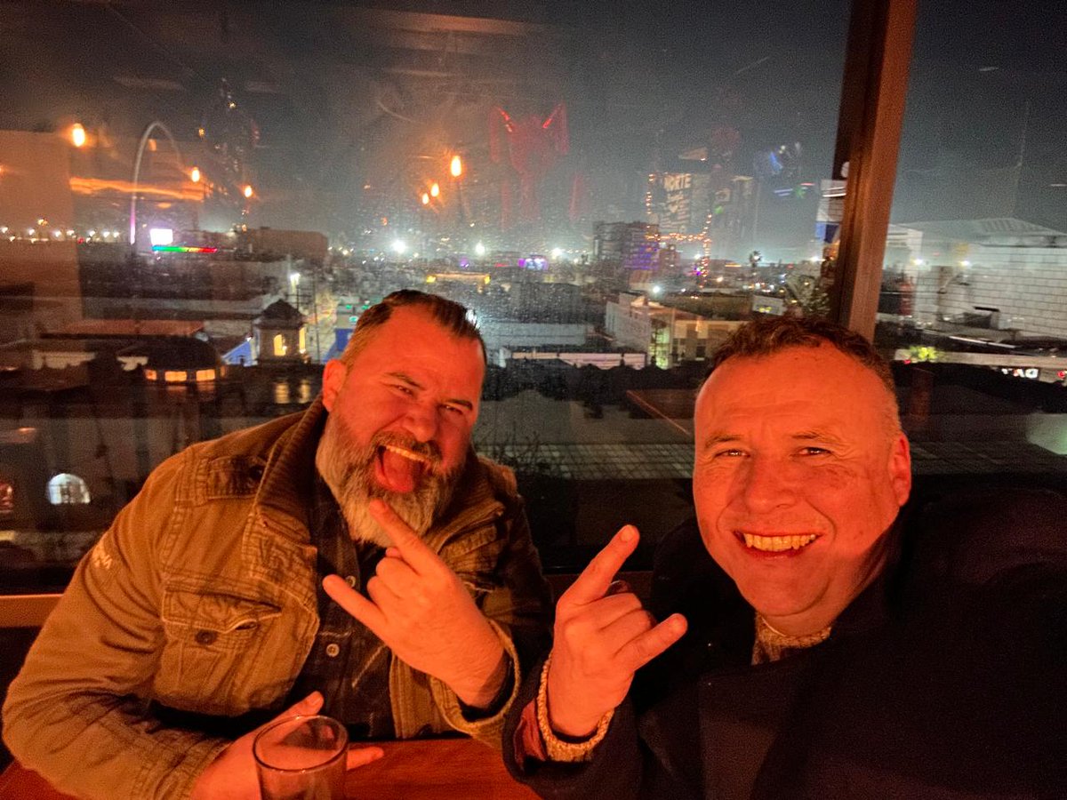 LimeranceBand's tweet photo. ¡Brindemos por un 2025 lleno de nuevas rolas y aventuras! 🥳🤘 ¡Que la música nunca pare! FELIZ NAVIDAD Y AÑO NUEVO no faltaste #Chipo #Limerance #Tijuana #rockfromtheborder https://t.co/laMsBAyWrK