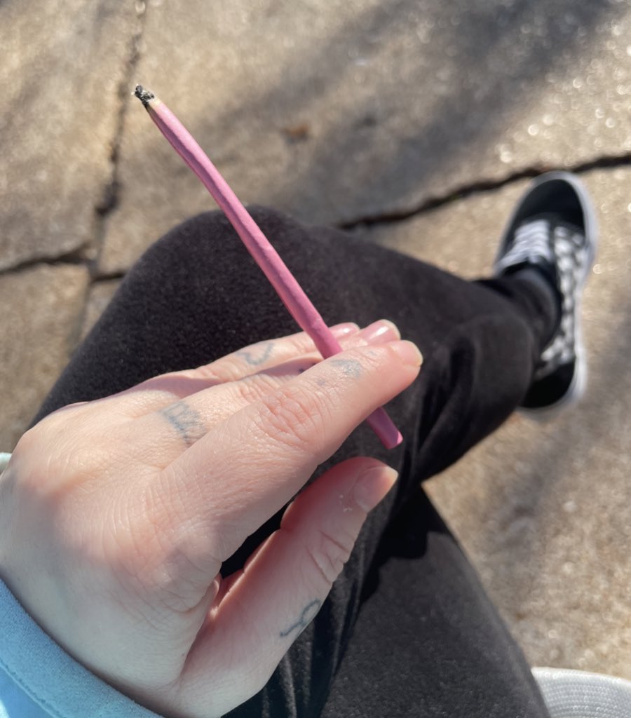 TheTrippieWitch's tweet photo. Ainβt no one rolling fatter blunts than my sister π₯ Merry Christmas, Yβall! πππ¨#MerryChristmas #Christmas #stonergirls #fatblunt #420community https://t.co/BKJUgTMtfx