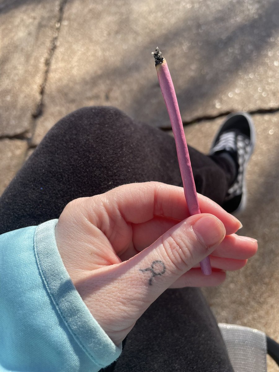 TheTrippieWitch's tweet photo. Ainβt no one rolling fatter blunts than my sister π₯ Merry Christmas, Yβall! πππ¨#MerryChristmas #Christmas #stonergirls #fatblunt #420community https://t.co/BKJUgTMtfx