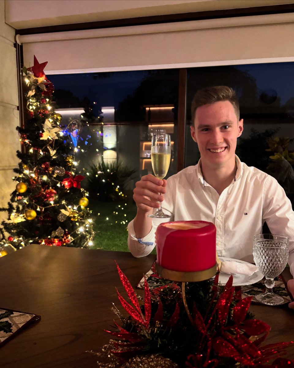 JoshuaDuerksen1's tweet photo. Feliz navidad ❤️ 
Espero que todos tengan una hermosa noche junto a sus seres mas queridos celebrando el nacimiento de Jesus 🫶🏼

Merry Christmas ❤️
I hope everyone has a beautiful night with their loved ones celebrating the birth of Jesus 🫶🏼 https://t.co/DHO4u1De8S