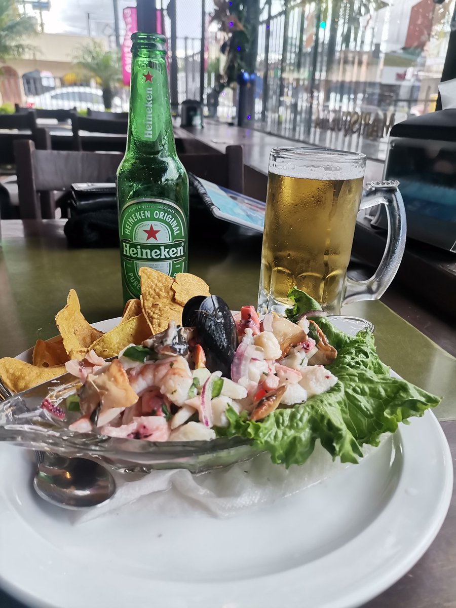 lupede's tweet photo. Celebración en Familia..✨
Qué al final de cada año te quedes con lo que hizo brillar tus ojos, lo que sumó a tu vida, con todo aquello que agrandó tu sonrisa. Y que mañana sea mejor. ¡Gracias Dios por tanto! Siempre Agradecida, Siempre Bendecida.✨💖✨ #ConectarConLoBonito https://t.co/3fzQav33W1