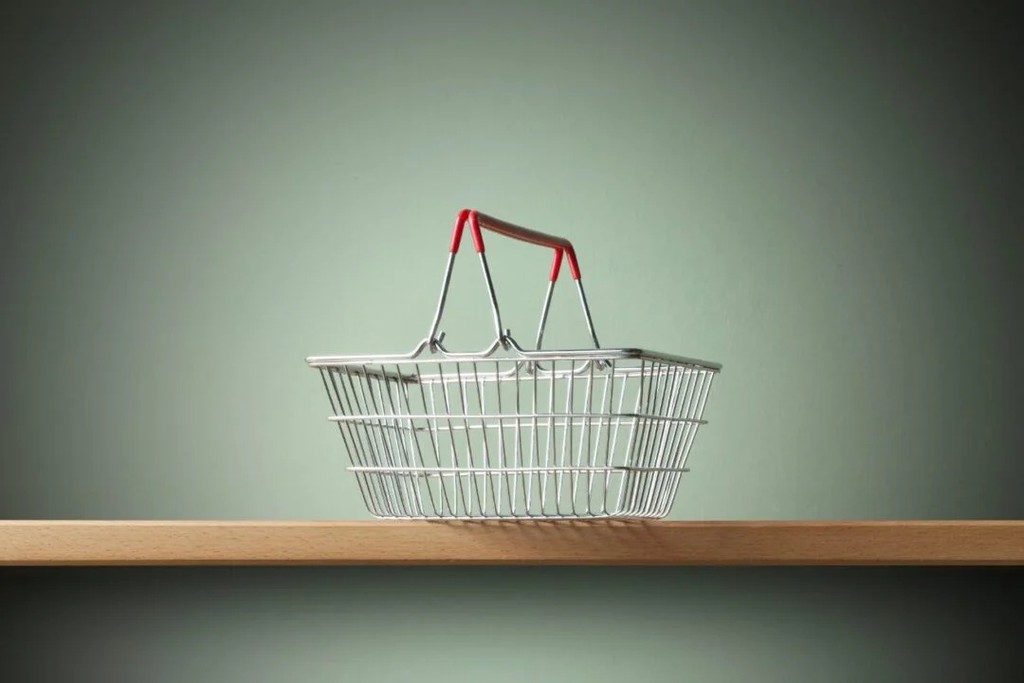 bell1976_b's tweet image. For example, one of my oldest friends loves going on hikes and playing board games – both very frugal activities, but also has a taste for going out for fancy meals.

Read more 👉 lttr.ai/AZz0G

#PumpingGas #BuyingGroceries #PubTriviaNight