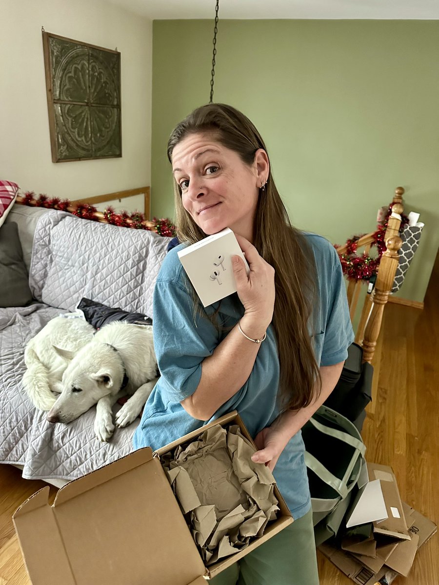 Doug9110's tweet image. Our 1st Christmas a day early in our new home. Pretty incredible. Can’t want to read it, @kevinmillerauth ! Merry Christmas to all. 🤘🏻🇺🇸🎄🎸