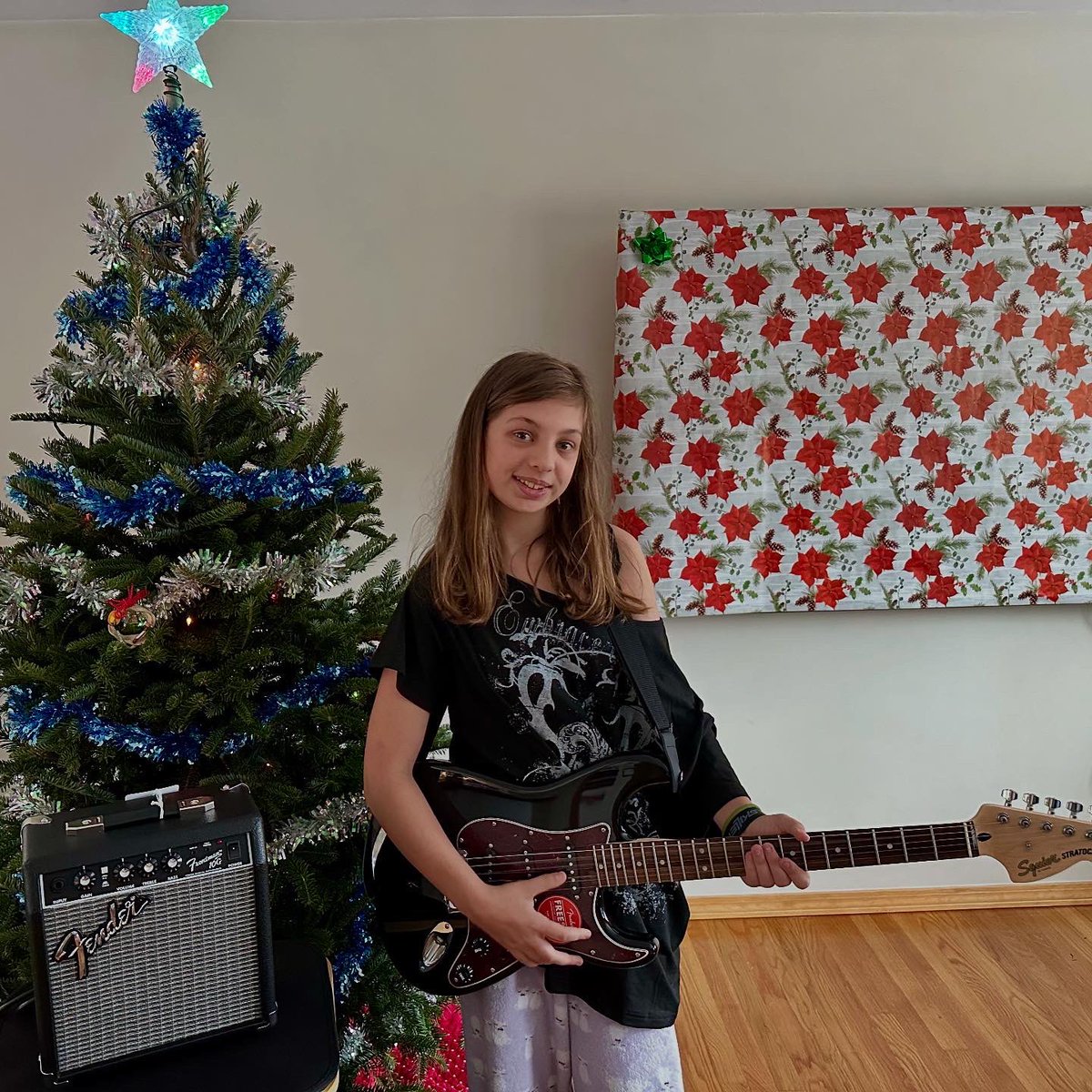 Doug9110's tweet image. Our 1st Christmas a day early in our new home. Pretty incredible. Can’t want to read it, @kevinmillerauth ! Merry Christmas to all. 🤘🏻🇺🇸🎄🎸