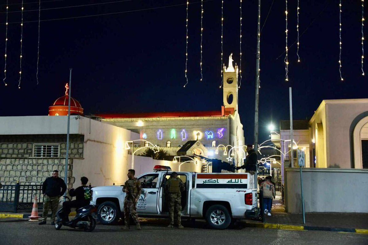DD_Geopolitics's tweet image. 🇮🇶🎄 Shia Brigades Guard Christmas Celebrations in Nineveh 

Shia brigades associated with the Iraqi Popular Mobilization Forces (PMF) were seen providing security for Christmas processions in Nineveh, Iraq.

Nineveh, home to the ancient Assyrian Empire and central to Christian…