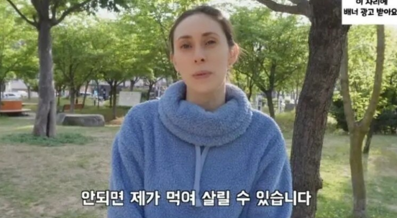 sonsarang3814's tweet photo. <한국 남자랑 결혼한 미국  여자 마인드> 

이분의 마인드는 상식적이고 당연한 것이다. 그러나 한국에서만큼은 매우 희소하고 귀한 마인드가 되어버렸다. 애석한 일이다.

“사실 한국 여성들이 좀 까다롭잖아요? 성격부터, 돈, 직업 등 너무나 많은 것을 따지는데 생각만 해도 너무 힘이 듭니다.”

“일단 저로 예를 들자면 제 남편은 사업하다 그만두고 백수인 상태입니다. 제 얼마 안 되는 월급을오 먹여 살리고 있어요.”

“저 퐁퐁녀에요. 다들 퐁퐁남 비웃으시던데 저는 퐁퐁녀입니다. 슬프냐구요? 아니요, 괜찮아요.”

“당연히 남편이 일했으면 좋겠지만, 안 되면 제가 먹여 살릴 수 있습니다. 남편이 백수인데도 혼인신고도 했어요. 왜냐고요? 사랑해서요.”

“한국 여성분들은 너무 많이 따지는 것 같습니다. 외모, 직업, 많은 돈, 사실 제 나라 미국에서는 보통 25~27살 쯤에 결혼해서 대부분 월세살이로 다들 시작합니다.”

“당연히 한국에서도 월세로 시작하는 많은 분들도 계시지만 아직도 아파트 한 채 갖고 시작하고 싶어하는 분들이 있죠.”

“이것만으로도 이미 한국 남성들에겐 벌써 부담입니다. 개인적으로 국제결혼해서 나쁠 게 전혀 없다고 생각합니다. 아시다시피 저는 한국 남성과 결혼했잖아요.”

“대부분 외국인들이 무슨 언얼을 가장 많이 쓸까요? 영어죠? 제 남편도 영어 진짜 못하고 한 마디도 못알아들었어요. 근데 지금 저와 3년째 같이 있으면서 영어가 정말 많이 늘었습니다.”

“이것도 저로 예로 들자면 만약 한국에 제가 놀러가고 싶다? 그럼 지금처럼 시부모님 집에서 머무르면 됩니다.”

“뭐라구요? 시부모님 집에서 어떻게 생활하냐고요? 그 짧은 기간도 시부모님과 같이 있기 싫다면요. 결혼 자체를 그럼 하지 말아야죠.”

“자, 어쨌든 그럼 숙박은 해결 되었죠? 돈이 거의 안 들어요. 다른 나라 여행할 때 제일 큰 것이 호텔이잖아요. 호텔같은 거 예약 할 필요가 없습니다.”

“예전 남편이 미국에 제 부모님께 인사드리러 갈 때에도 캘리포니아에 계신 할머니 집에서 온 가족이 2주간 지냈어요. 만약 저희가 캘리포니아 호텔에서 2주간 지냈다? 그럼 최소 200만원쯤은 들었겠죠?”

“근데 한국 여성분들은 결혼하면 아예 시부모님 뵈러 가는 거 자체를 싫어하지 않나요? 뭐가 나은지 보세요. 자주 만나지만 만날 때마다 싫은 티 팍팍내는 며느리와 자주 보진 못하지만 만날 때마다 너무 사이 좋은 며느리. 부모님은 누구를 더 원할까요? 당연히 후자죠?”

“저는 한국 여성분들이 항상 한국 남성이 별로라는 말을 들어왔어서 정말 그런가보다 했는데, 주변 남사친이나 남편 만나고 저 얘기가 거짓이라는 것을 알아챘어요. 여러분들도 외국인을 만날 수 있으면 시도해봤으면 좋겠어요.”
​
“요즘 글로벌 시대에 국제결혼 괜찮습니다. 그리고 제 남편처럼 미국인을 만나면 미국 영주권도 얻을 수 있잖아요? 미국 영주권이 결혼말고 브로커를 통해서 얻으려면 최소 5억원은 들어간대요. 만약 미국 여성을 만나면 최소 5억을 가진 거네요? 저는 여러분들의 국제결혼을 응원합니다.”