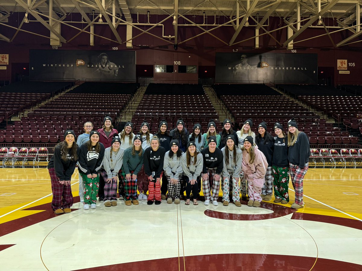 Merry Christmas &amp; Happy Holidays from us to you! 🎁🎄☃️

#GoEagles | #ROCKtheHILL