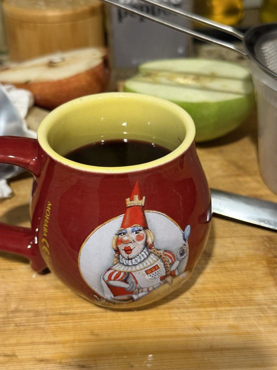fabianwilliams's tweet image. Traveling for conferences during Christmas means adopting amazing traditions—like homemade #Glühwein! 🍷 Thanks to @ESPC_Community #ESPC &amp;amp; @collabsummit  &amp;amp; @euaicloudsummit , I now brew festive warmth at home. Holiday vibes in every cup! 🎄 #GluhweinMagic // in 1 week #Oliebollen