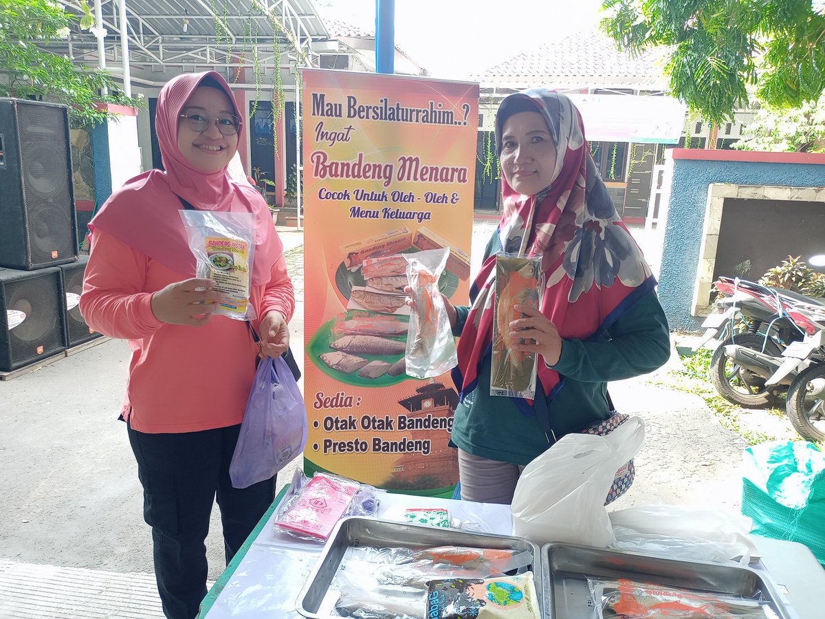 n_dyera's tweet photo. Jum'at (08/11/2024), NovieDI_Luhkan Kudus di DispertanPangan Kudus, Fasilitasi GPM Pemasaran Lele produksi lele Pk. Tohar 30kg harga 26rb/kg, nila bumbu TSA Farm 35rb/pack 600gr #GiatLuhkanSatminkalTegal #luhlapor @bppsdm_kp @PKBLU_bp3tegal @bppsdm_puslatkp https://t.co/16QM7HsAkv