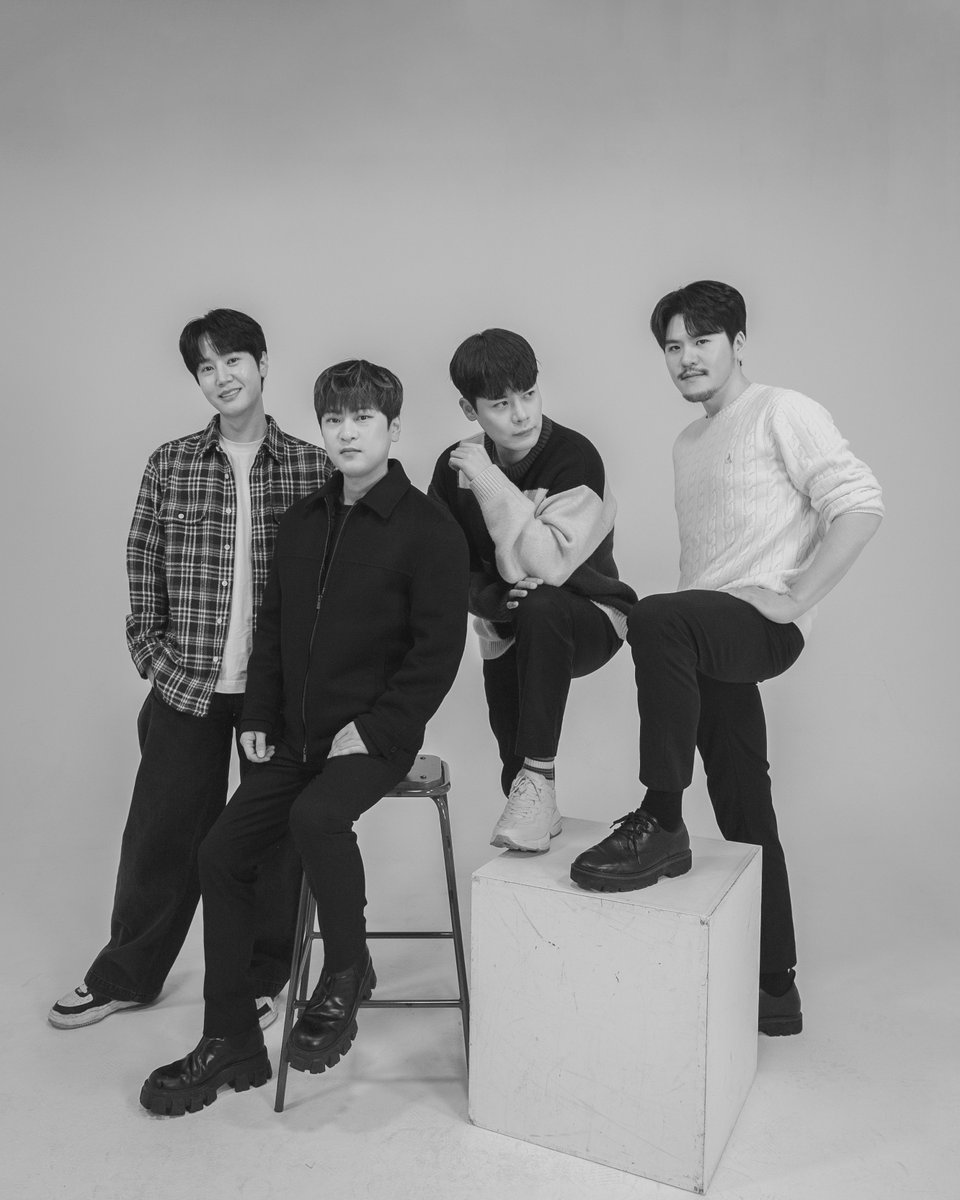 official_lapoem's tweet photo. #LAPOEM
𖤣𖥧  𖡼.𓍄𖤣𖥧 .˚♡

울어도 안 울어도
항상 사랑하는 라뷰에게💌

크리스마스 선물 배송 완료✔️
from. LA POEM🎅

#라포엠 #Christmas 
#유채훈 #박기훈 #최성훈 #정민성
#YouChaehoon #ParkKihun
#ChoiSunghoon #JeongMinseong https://t.co/l12FlqSPqq