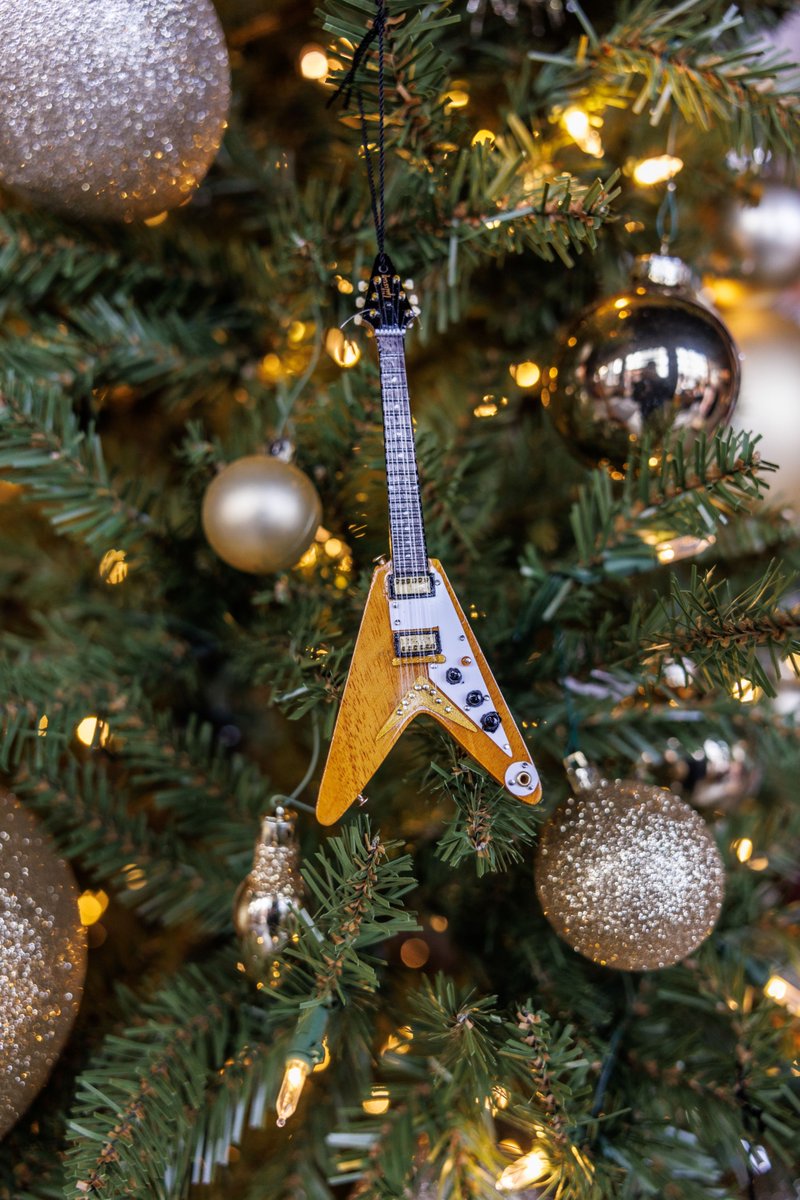 GibsonJapan's tweet image. 🎄🎸 Merry Christmas 🎸🎄

ツリーに飾りたいのはどのギター？🎁

#gibson #gibson130 #ギブソン #マイギブソン #クリスマス