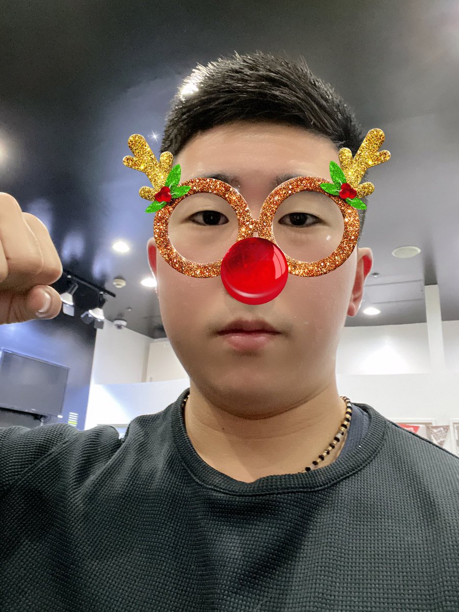 おはようございます☀
Merry Xmas🎄🎅
本日も一日頑張っていきましょう💪

#友昭最強
#友昭爆笑
#継続
#気合い
#毎日投稿
#ドクターストレッチ
#南大沢店
#654日目
#筋トレ
#ゴリゴリのスキンフェード
#d1wgp4