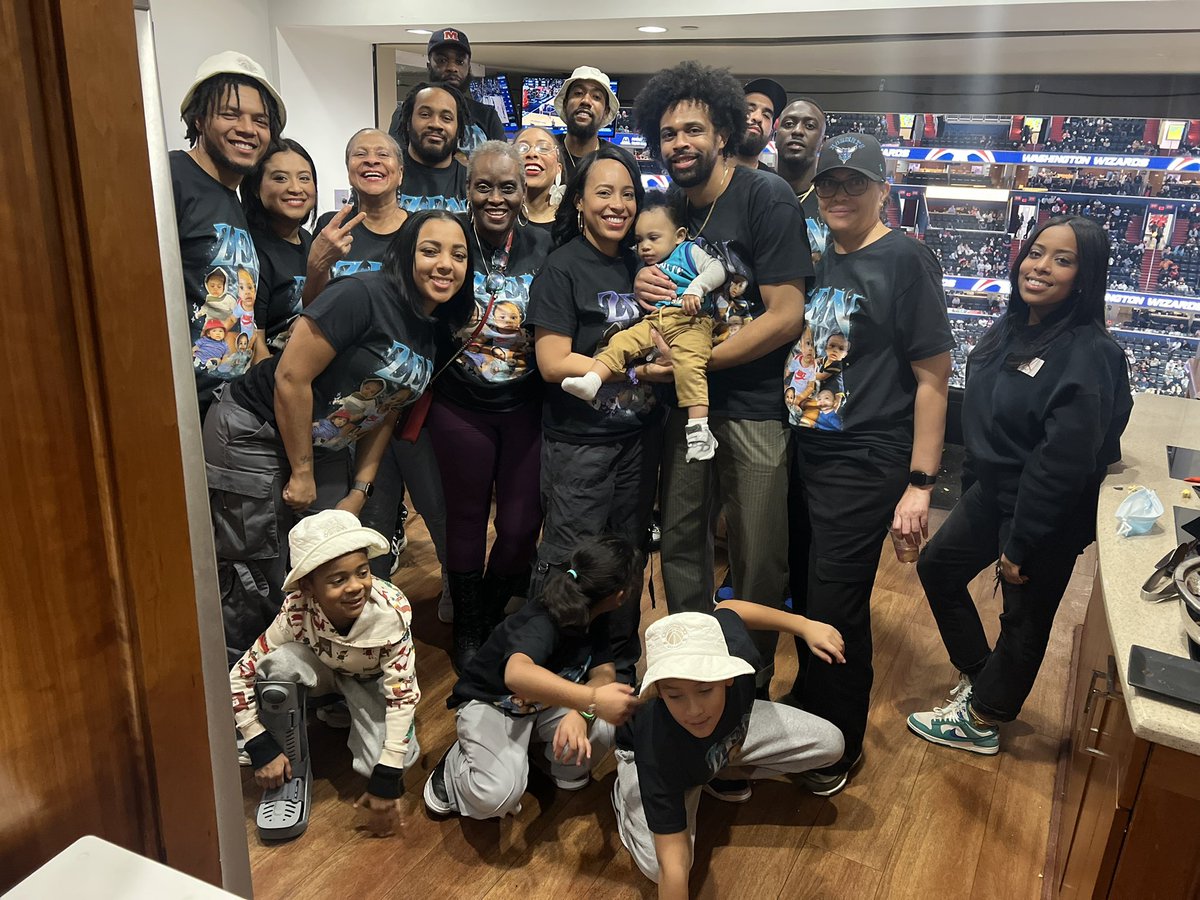 wassupdeej's tweet photo. The Hornets did indeed lose but the gang showed up for my boy big time. https://t.co/oTIOEKNLEk