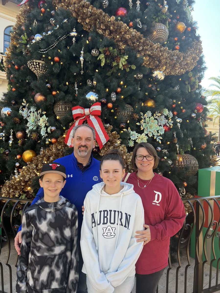 Tim_Dix's tweet photo. “May the God of hope fill you with all joy and peace as you trust in him, so that you may overflow with hope by the power of the Holy Spirit.” Romans 15:13 

Merry Christmas!! https://t.co/6ciBwrlCl9