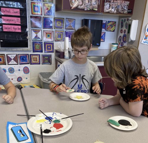 DenverEl's tweet photo. 4th grade making ornaments https://t.co/beMhtri6VI