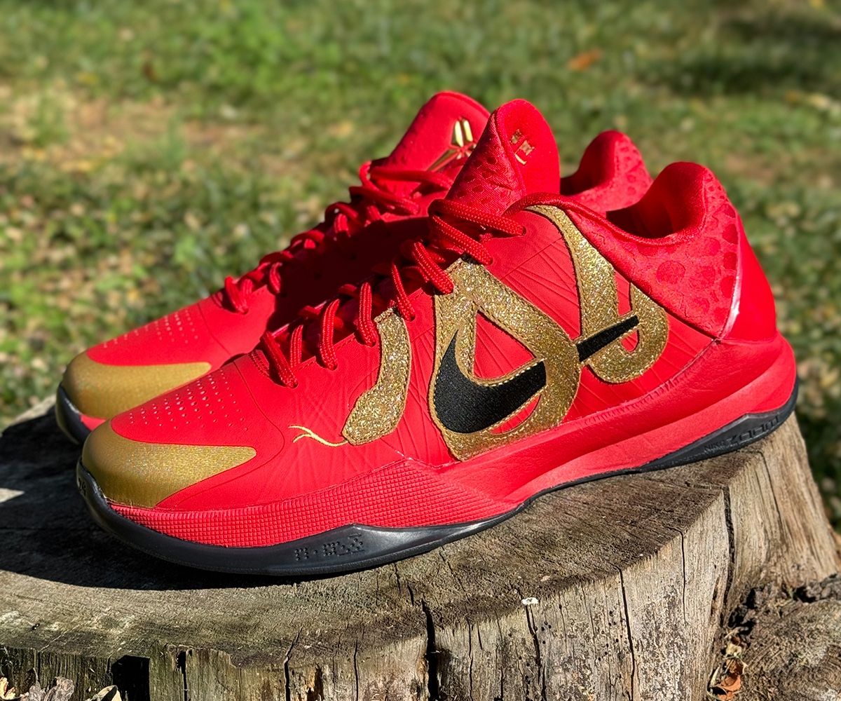 TheSiteSupply's tweet photo. Coming Soon: Nike Kobe 5 Protro “Year of the Mamba” 🐍 

💸 $190
🗓️ January 18th, 2025 https://t.co/jELDs6h763