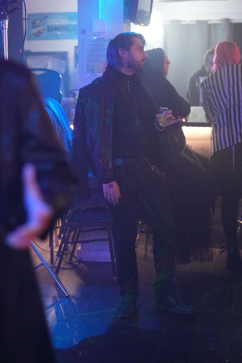 A good candid from my Local Goth night 🦇