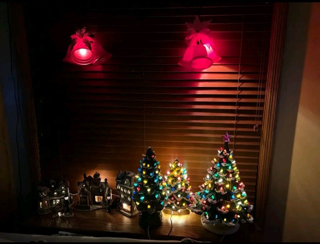 marti33327's tweet photo. Merry Christmas 🎄 eve to you'll 💕🎊🥂 https://t.co/VkWZMRgF6X