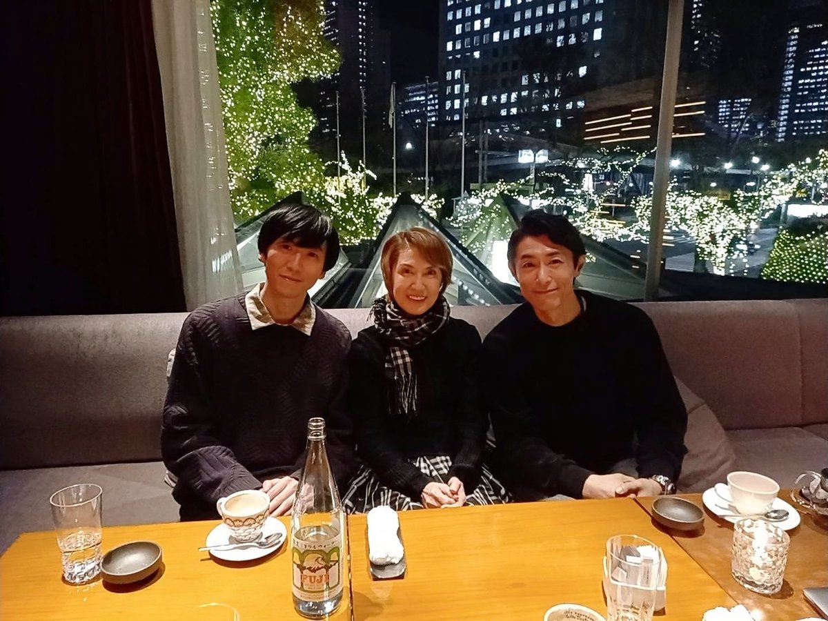 office_a2's tweet photo. 先日、顔合わせがありました。
3人とも、なんと言うか、とてもチャーミング！
素敵な大人の作品が出来上がりそうな予感です。

#ナイトウィズキャバレット
#堀越涼　さん
#小林タカ鹿　さん
#剣幸
#芝居だけど歌います https://t.co/hk9xAiiRpY