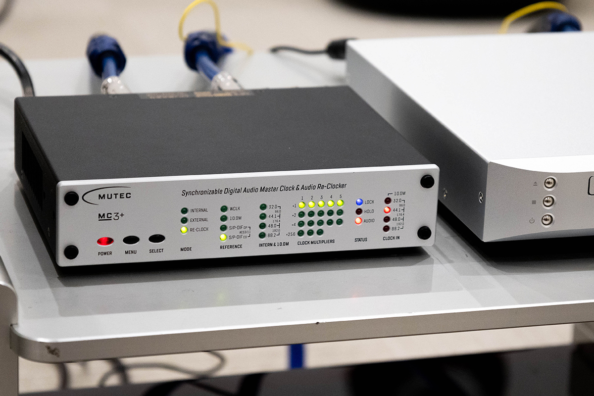pw_audio's tweet photo. 【レビュー】CD再生は “クロック” でさらに化ける!プロ機譲りの実力機、MUTEC「MC-3+」の音質グレードアップ技
https://t.co/VZA7J3ylxf
#MUTEC #ミューテック #クロック #PR https://t.co/T81TgWnWu1
