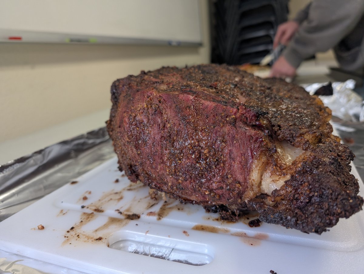 MAKGrills's tweet photo. UPDATE:
Pulled at 125internal. It took 3.5hrs @ 250 and 1.5hrs @ 375. I cut the ribs off the roast 1.5hrs before lunch and seasoned both before putting them back on the smoker. Both came out delicious. https://t.co/ZJmoXjU5Sy
