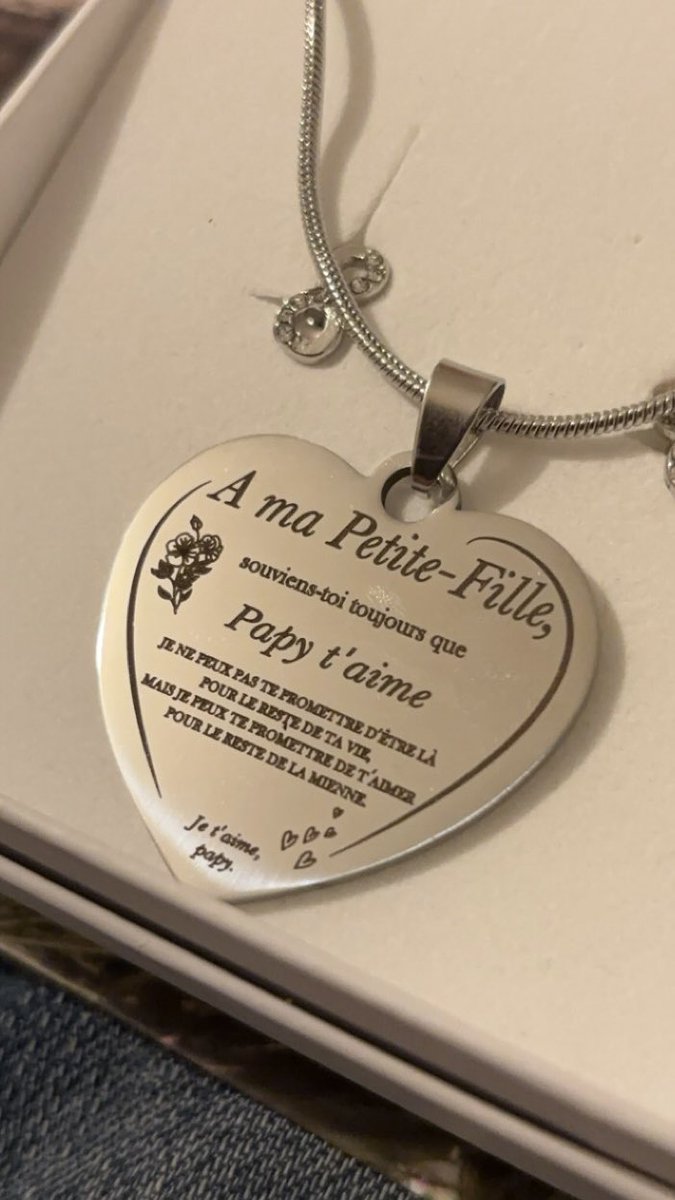 s3Ienophile's tweet photo. un pendentif comme ça ça peut paraître tout con mais mon papy est quelqu'un d'assez réservé qui n'exprime pas souvent ses émotions donc ça m'a fait un coup https://t.co/9hKp5Doc8q