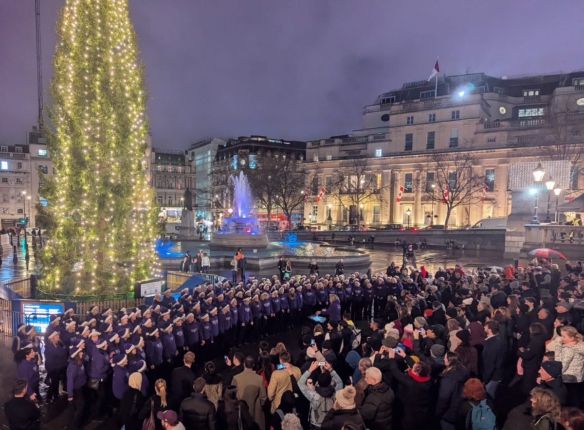 Wishing all our members, friends and supporters a Very Happy Christmas.
We hope Santa is thoughtful, the company lovely and that your homes are filled with love …. and music!
Merry Christmas everyone! 💜