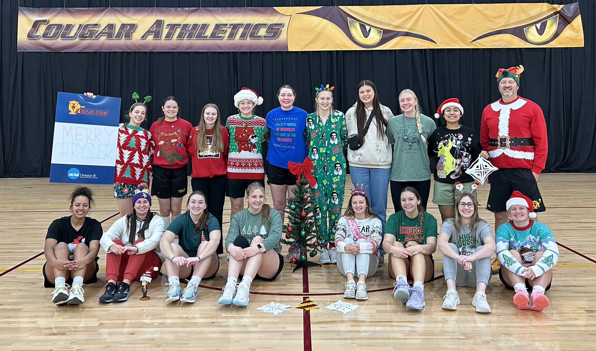 CoachTimGrove's tweet photo. Happy Holidays from the Cougs! https://t.co/snSAgNWx5N