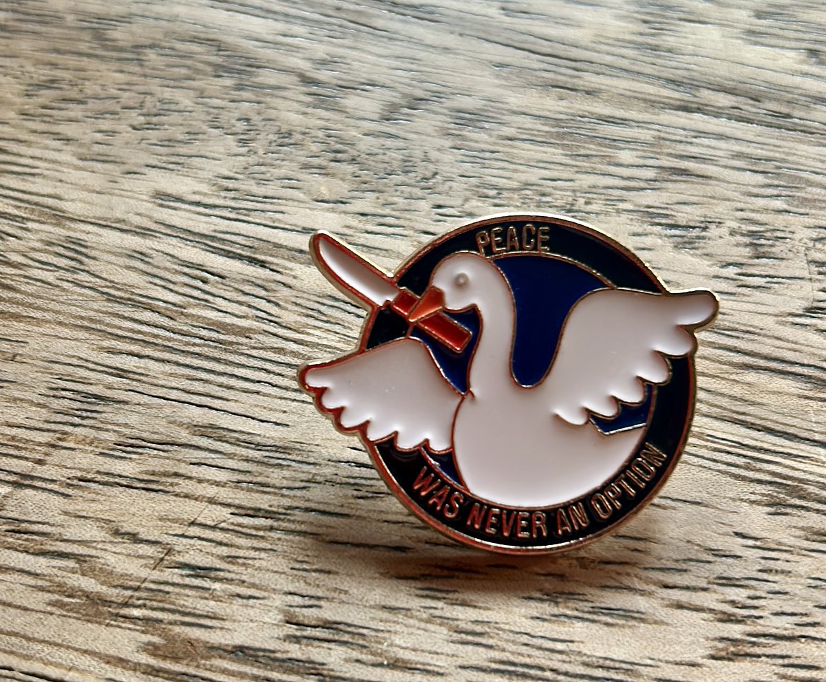 mrdavebyrne's tweet image. Merry Christmas! As I&apos;ve done for past few years, have opened DMs for anyone who fancies a chat over the next few days. Lots of people tell me they&apos;re doing Christmas solo this year, v common in our industry.

Lets talk trivia, gossip, anything! But PLEASE don&apos;t send me a play!😭