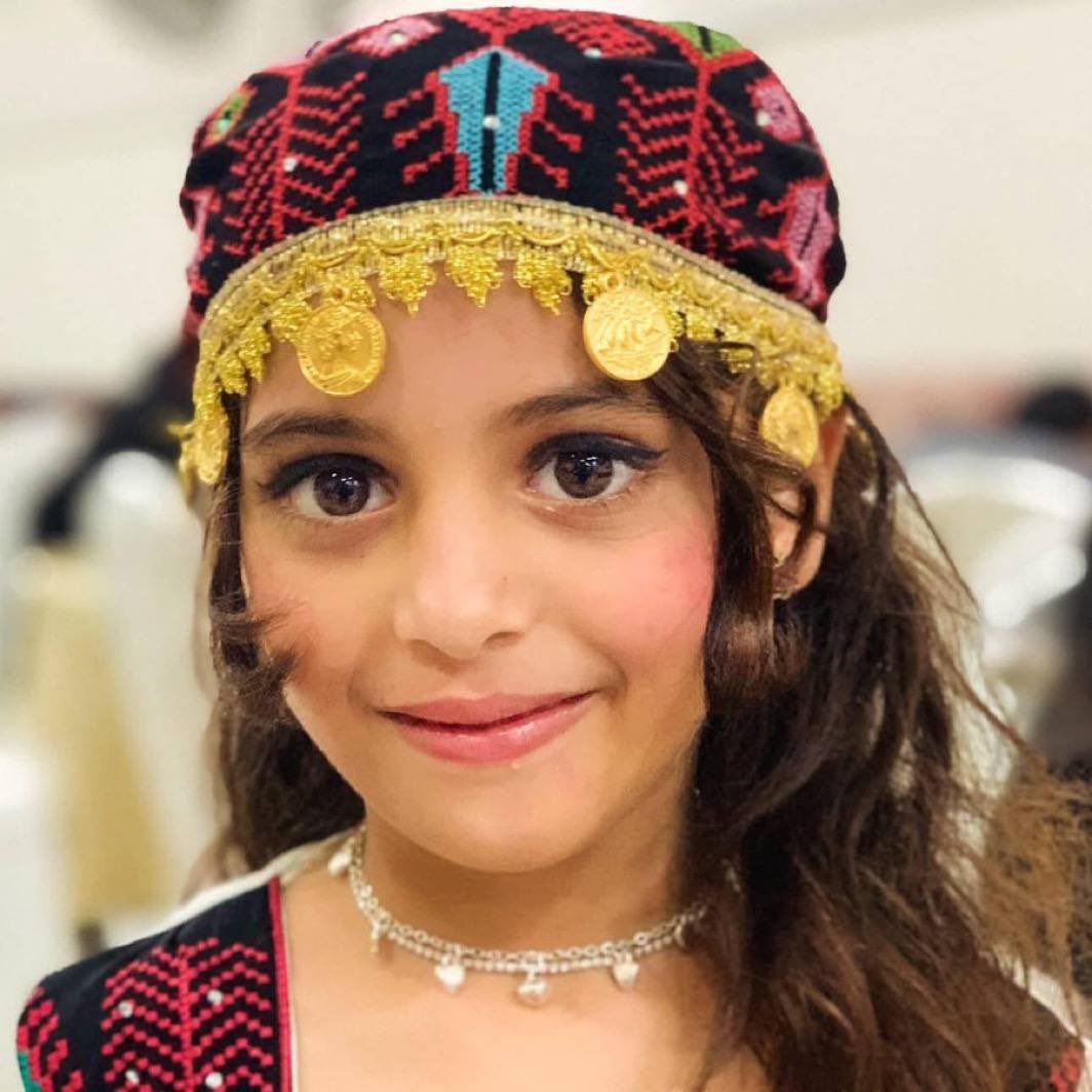 Forse ti hanno sparato perché davanti a quegli occhi così belli e limpidi risaltava ancora di più tutto l’orrore che sono. 
Buthaina Aziz
24/12/2024
#vigiliadinatale 
#nottesantanottedamor
#israeleammazzaibambini