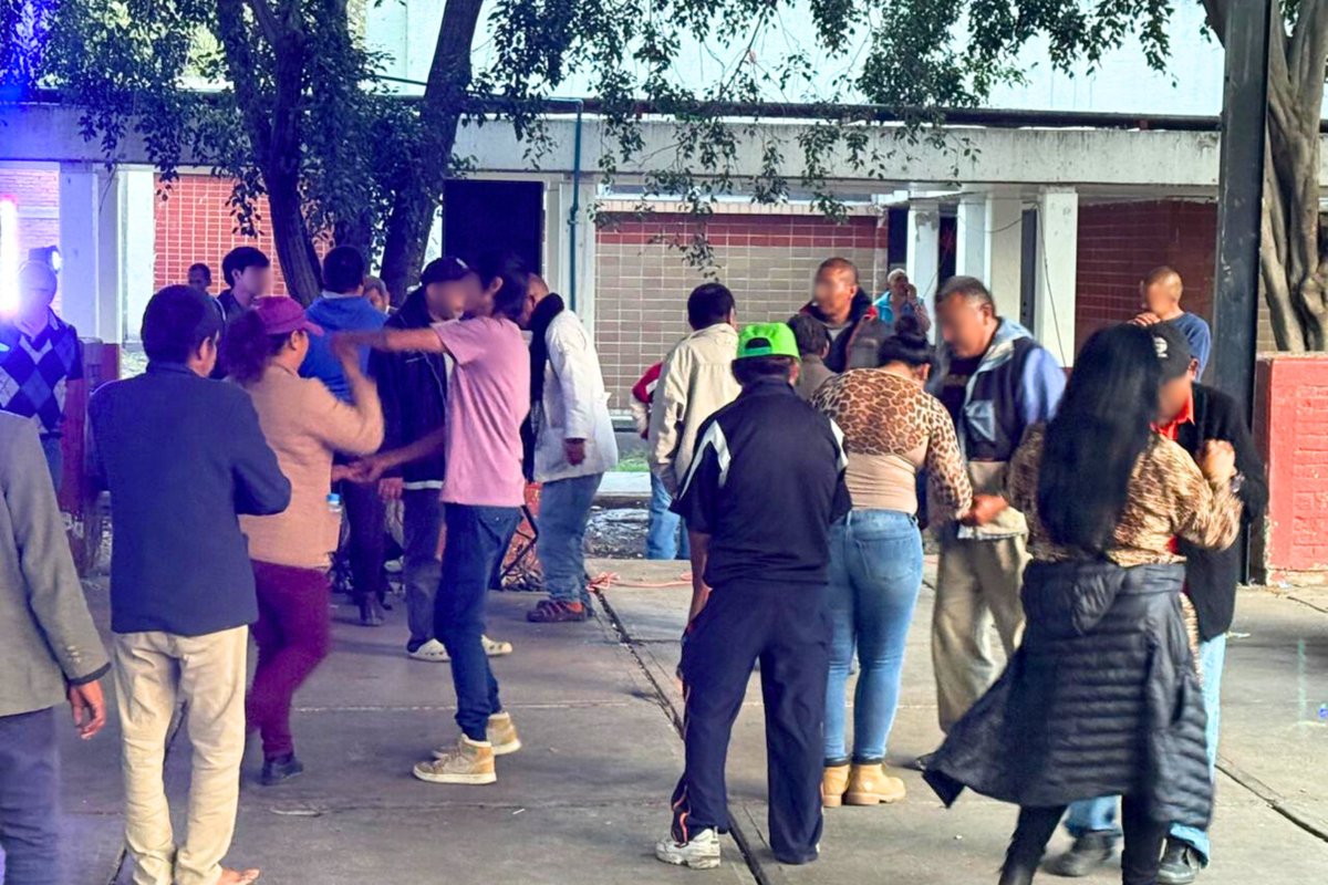 Instituto de Atención a Poblaciones Prioritarias (@cdmx_iapp) on Twitter photo ¡Una vida digna para los que + nos necesitan!🫶
Convivencia, partidas de piñatas y mucho baile formaron parte del festejo de las diferentes posadas que se realizaron en el #CAISCuemanco de la <a href="/SEBIEN_cdmx/">Secretaría de Bienestar e Igualdad Social</a>.🪅🎄✨
#CiudadDeMéxicoCapitalDeLaTransformación ¡Una vida digna para los que + nos necesitan!🫶
Convivencia, partidas de piñatas y mucho baile formaron parte del festejo de las diferentes posadas que se realizaron en el #CAISCuemanco de la <a href="/SEBIEN_cdmx/">Secretaría de Bienestar e Igualdad Social</a>.🪅🎄✨
#CiudadDeMéxicoCapitalDeLaTransformación