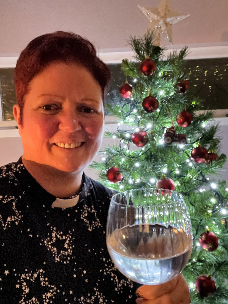 TomkinsonLinda's tweet photo. #clergymaltclub 
Tired but happy!
Happy Christmas! https://t.co/6Gqtrhan9c