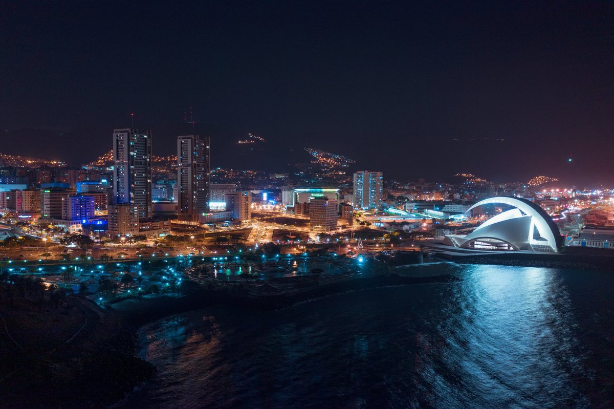 Location Update: Santa’s sleigh is cruising at 800 knots at 10,000 feet. Current position: Santa Cruz de Tenerife, Canary Islands. ETA to next destination: 3 minutes. All systems are GO. 💚♥️🎅🏻