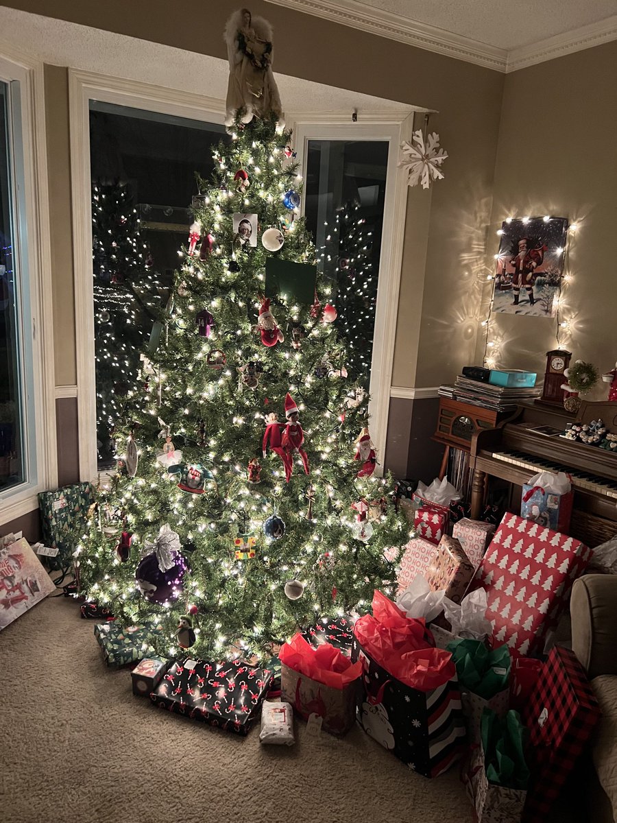 <a href="/notthefakeSVP/">Scott Van Pelt</a> 

Merry Christmas SVP!