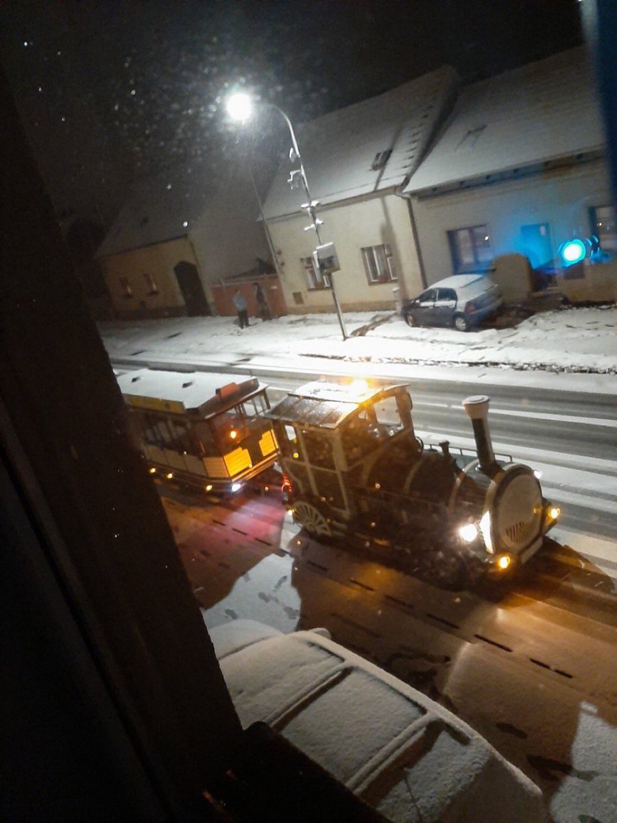 ayeejuju's tweet image. why tf the polar express just pulled up outside my crib