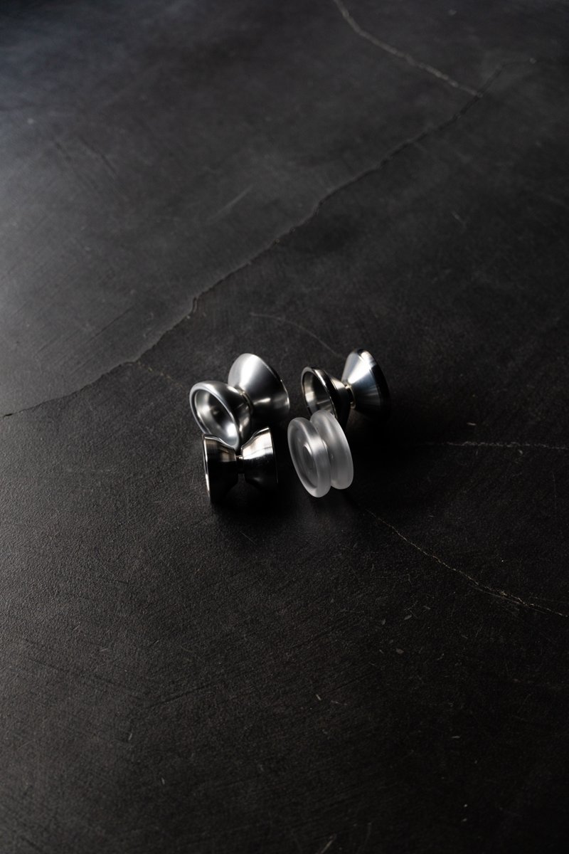 yoyorecreation's tweet image. 本日発売のニューイヤーラッキーボックスのために、新たに4種類のヨーヨーを制作しました。

①はじめての人に向けに設計した、5iveベースの引き戻しプラスチックモデル
②軽量でパワフル、優しくカジュアルなラウンドモノメタル
③誰でも違和感なく扱える、マイルドなバイメタル