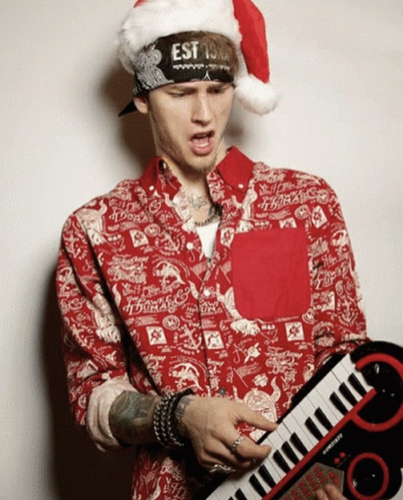 machinegunbexX's tweet image. Merry Christmas Eve EST! #EST4LIFE 🫶