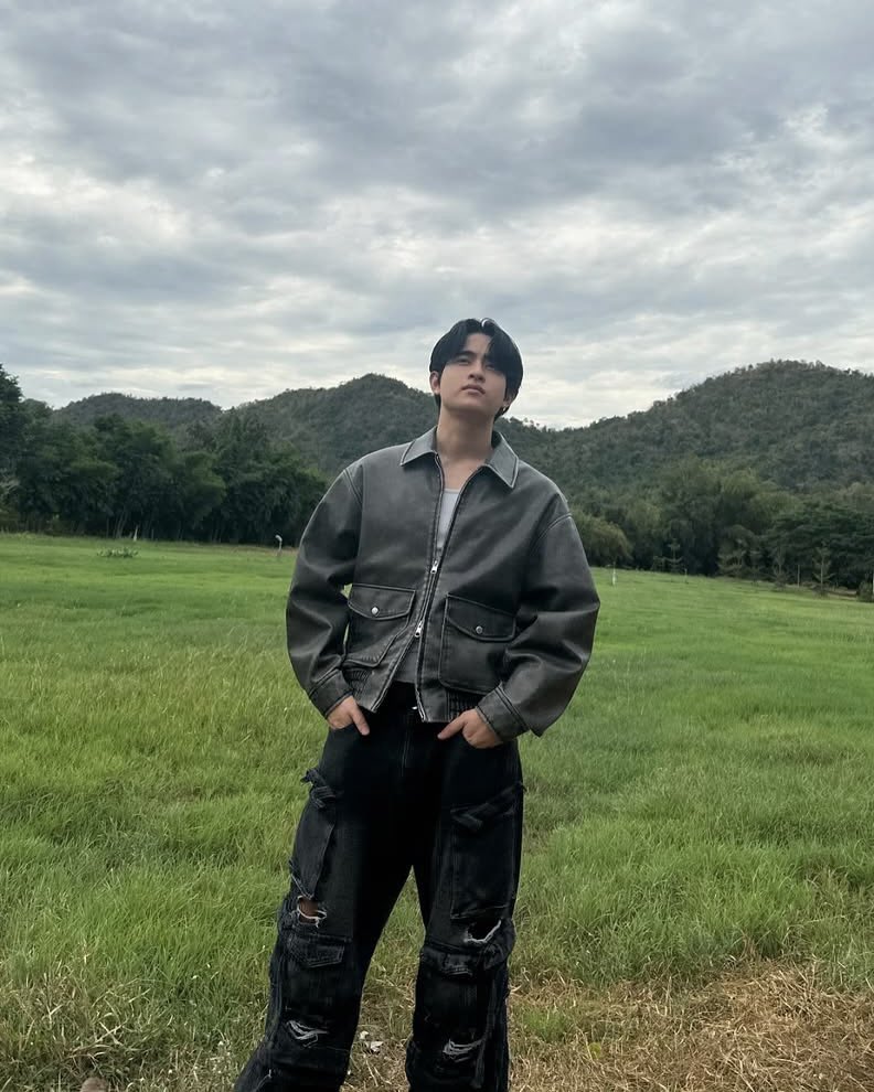 prdapn's tweet photo. ได้ข่าวว่าคุณหนูคนเดียวของตระกูลเรืองวิวรรธน์แสบเสียจนคุณพ่อต้องวางแผนส่งไปดัดนิสัยไกลถึงไร่อิสระพงศ์พร https://t.co/Fm4ZfNH3xQ