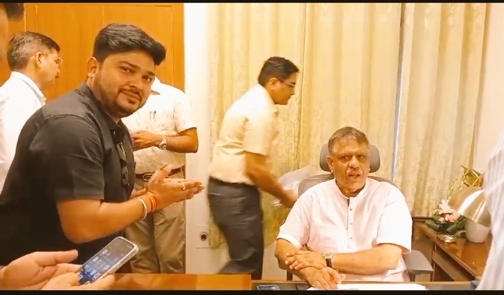 माननीय चिकित्सा एव स्वास्थ्य मंत्री महोदय को जन्मदिवस की हार्दिक बधाई और ढेरो शुभकामनाए 🎂💐
#gajendrasinghkhimsar