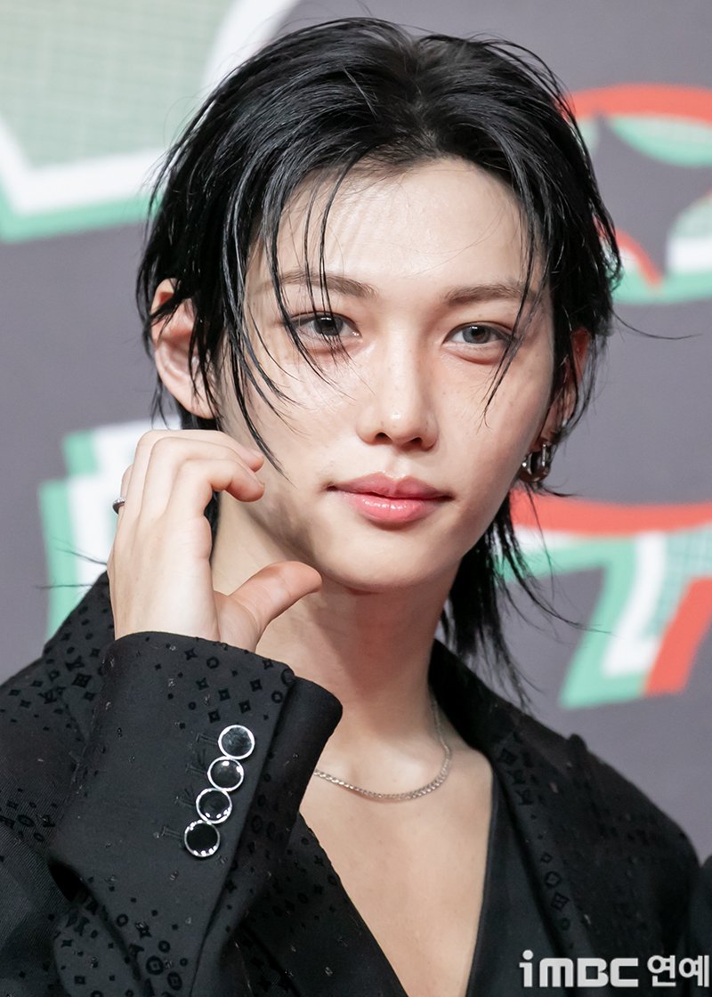 viraltakes's tweet photo. Felix of Stray Kids at 2024 sbs gayo daejeon. https://t.co/byuvW6vSq1