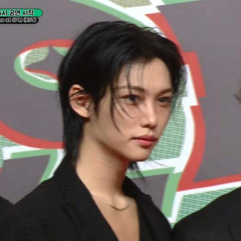skzinfoespmx's tweet photo. Le dijimos a navidad que nos sorprendiera antes de que acabara el año y que nos da Hyunjin rapado, Han azulito y Felix pelinegro https://t.co/TtR2hU1lr2
