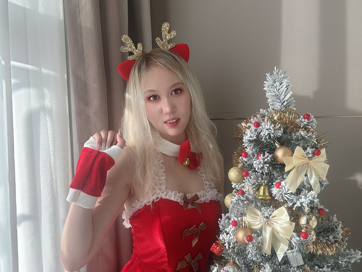 btcohmann's tweet image. 🎄祝大家圣诞牛逼呀～🎁一键三连评论区给大家抽5份KFC

终于24年快结束了，水逆终于快过去了，我要努力冲冲冲啦~打算建个一级投研小群一起搞钱，大家可以自荐哈😘…