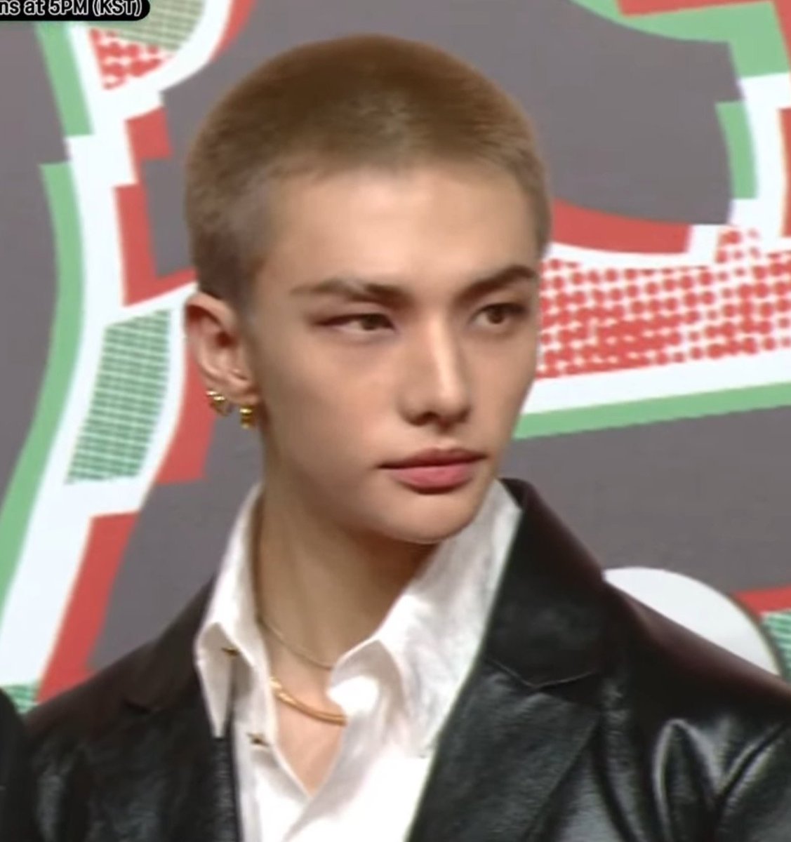 hyunjin be like never let them know your next move 😭