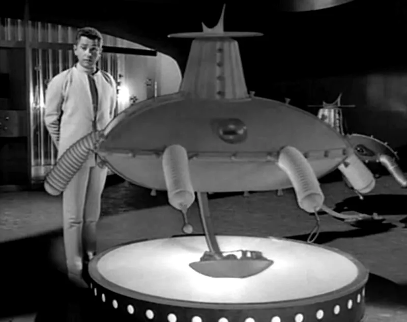 EurekaKreuzwort's tweet image. Die kuriosen Requisiten der #SciFi Serie Raumpatrouille #Orion sind legendär. Besonders seltsam waren einige #Roboter : der rechte Arm war ein Eisportionierer, der linke eine Geburtszange.

#Movies #Space