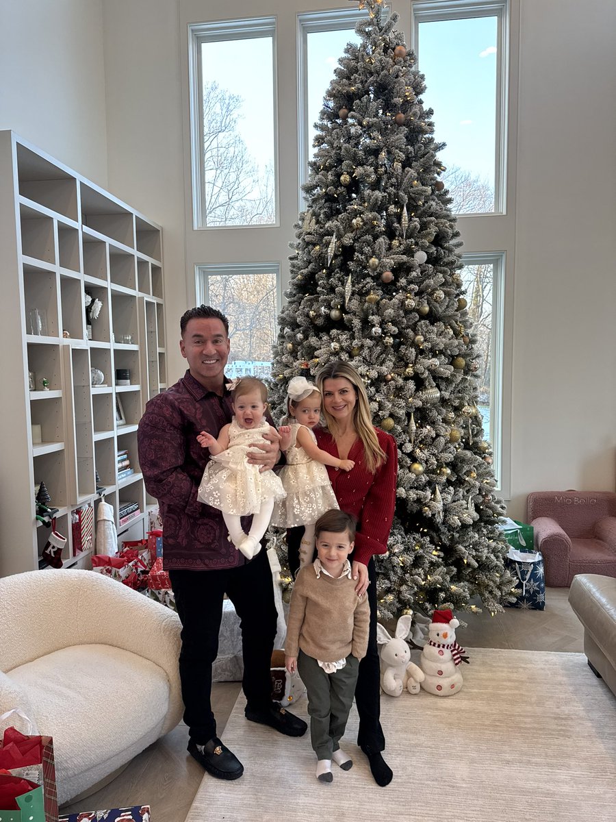 ItsTheSituation's tweet photo. Merry Christmas from The Situations 💪🏼 https://t.co/RAmU17Zcnb