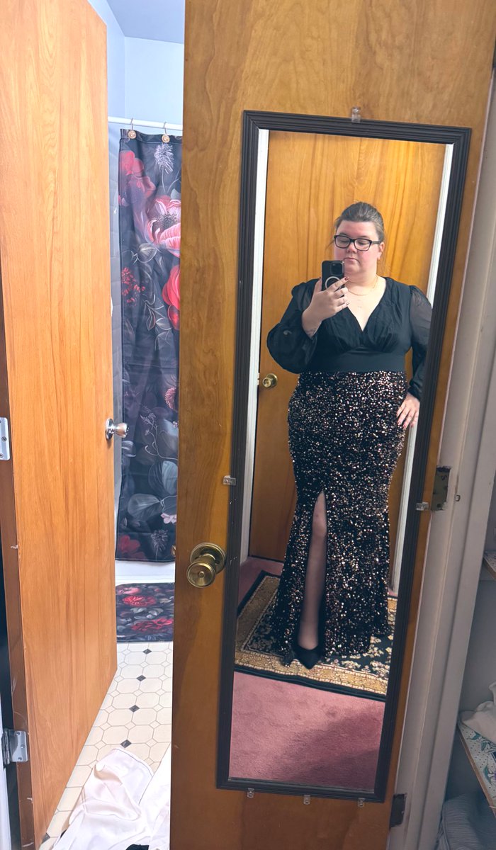lacyfield's tweet photo. I need someone to throw a NYE party so that I can have a reason to wear this https://t.co/sX9NDMyeRs