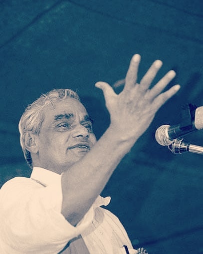 RaushanSharma04's tweet photo. देश के पूर्व प्रधानमंत्री तथा भारतीय जनता पार्टी के प्रथम अध्यक्ष, भारत रत्न से सम्मानित श्रद्धेय अटल बिहारी वाजपेयी जी की 100वीं जन्म जयंती के अवसर पर उन्हें कोटि कोटि नमन 🙏🙏
उनकी जीवन शैली सदेव हमारे लिए प्रेरणास्रोत रहेगी 🙏🙏
#AtalBihariVajpayee https://t.co/GGVIQXdrpJ