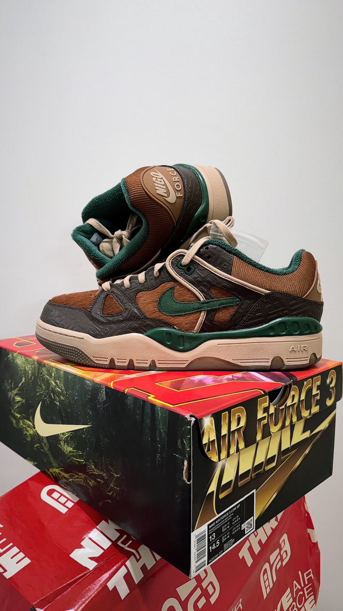NNavram's tweet photo. Two epic #mailcalls on Christmas Eve, this is why I treat my delivery ppl right!
Completed the Nigo Force (2nd pack) and the Jae Tips Saucony Matrix pack! @snkr_twitr 🙌🏼 https://t.co/eQ7ONdrpPg
