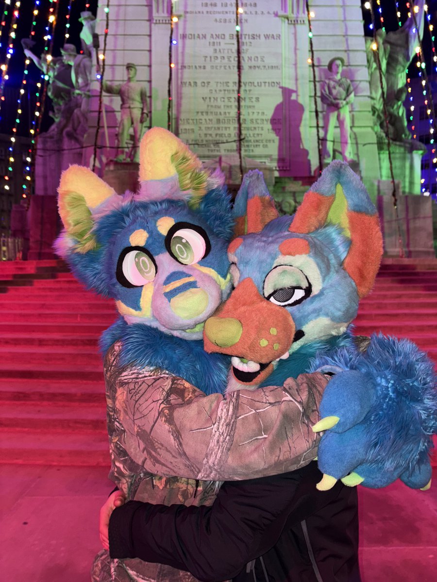 Merry Christmas, happy holidays, or whatever you wanna call it, from Nexus and I!
📸<a href="/SilviaFolf/">Silvia ➡️ IFC</a> 
#furry #fursuit #fursuiter